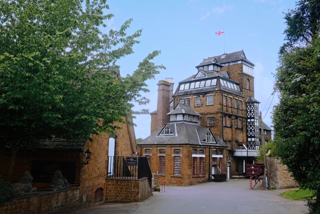 Orchard Road * Hook Norton