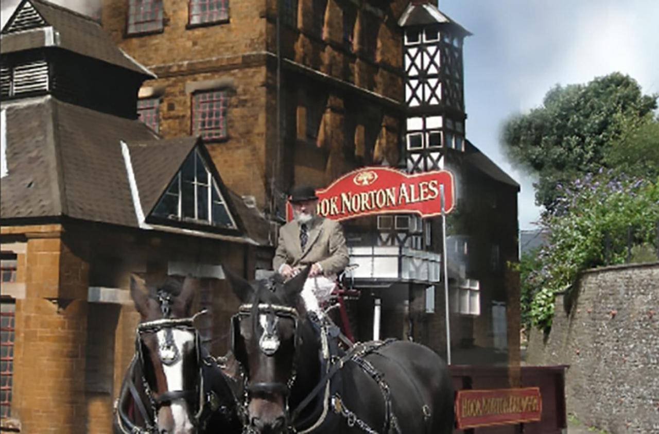 Orchard Road * Hook Norton